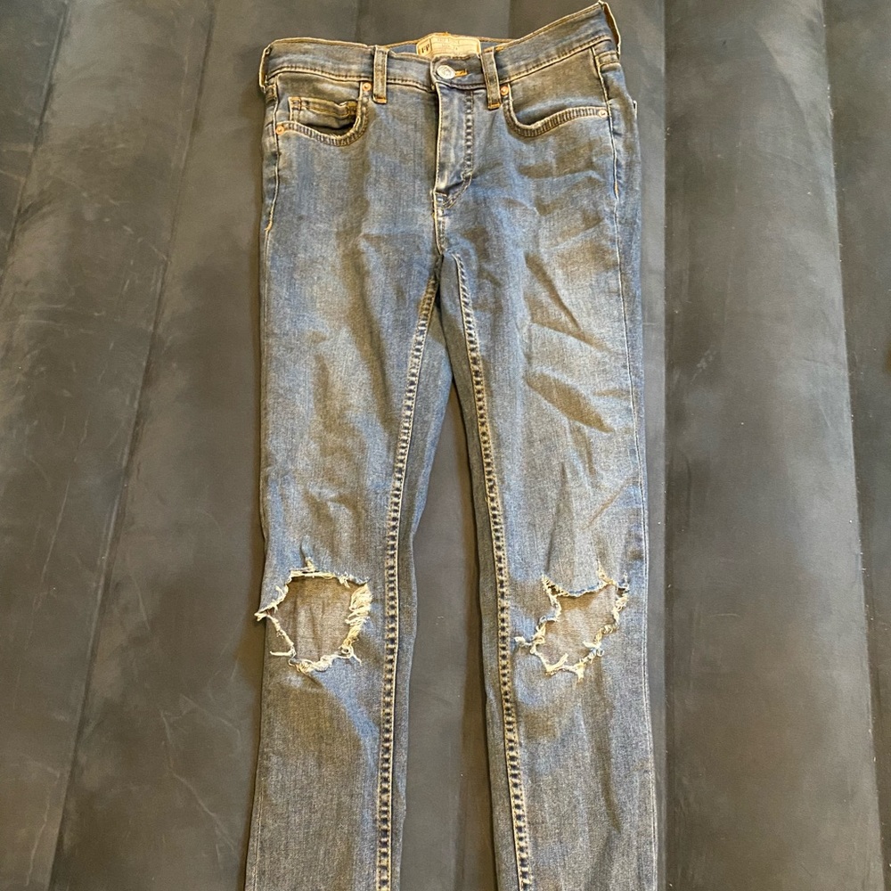 FREE PEOPLE LIGHT WASH SKINNY JEANS